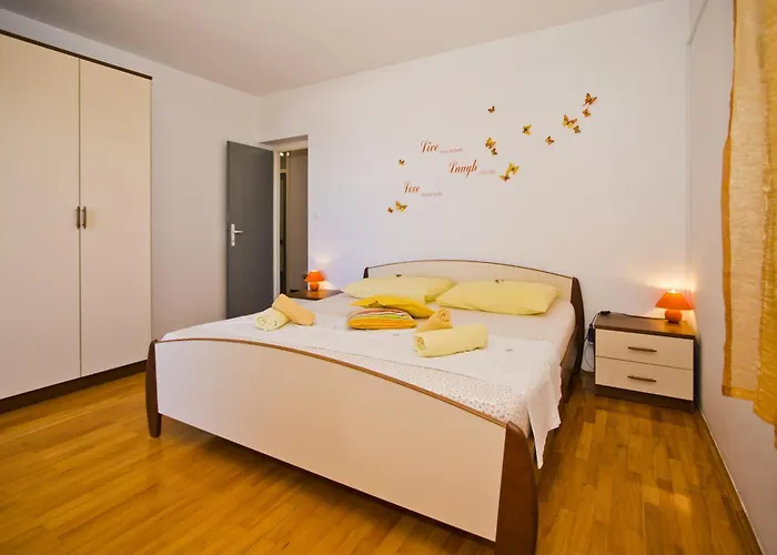 Ivusic Apartment Hvar Town